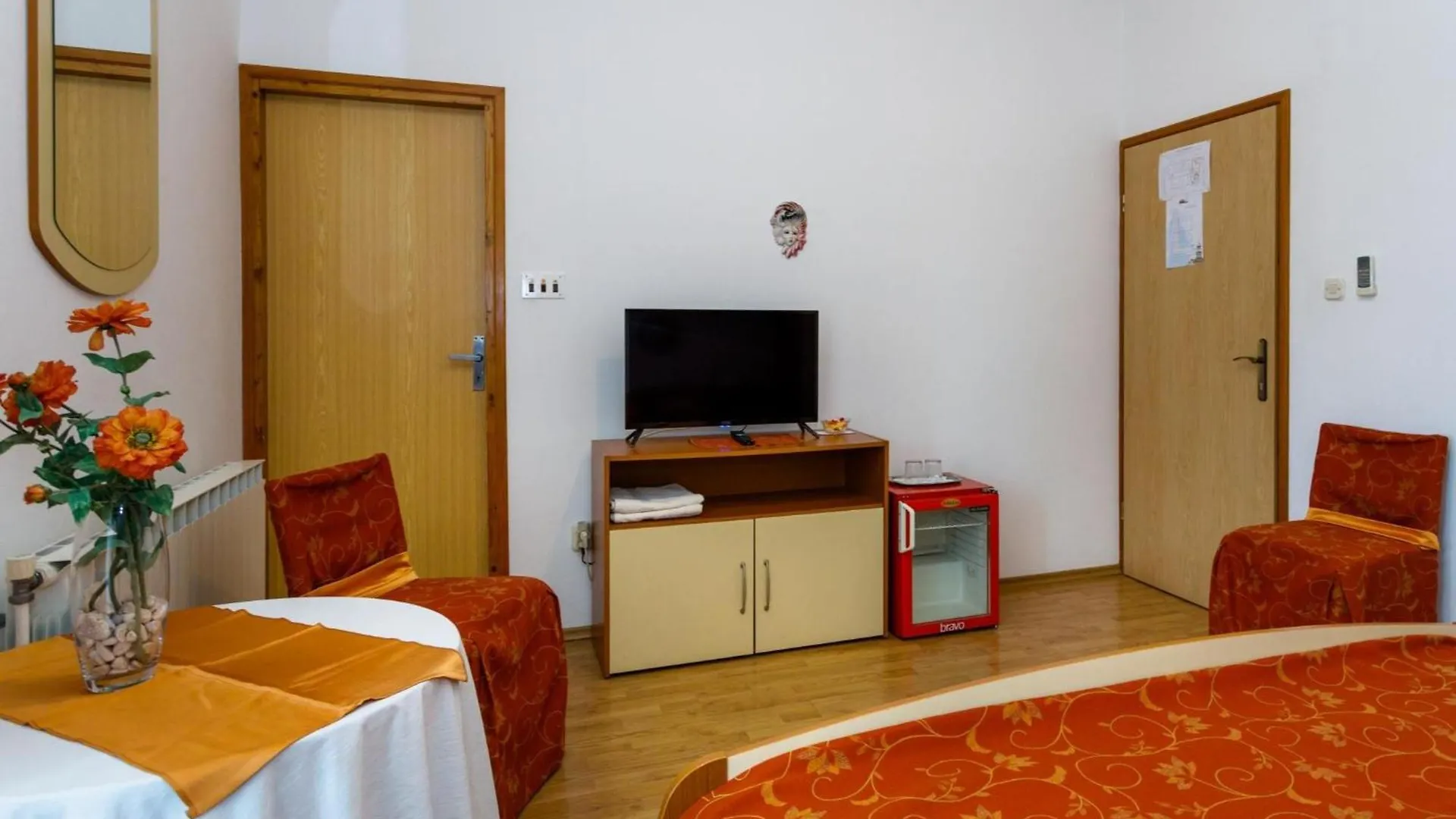 Sunny And Sleek Krk Rooms With Balcony Krk Town