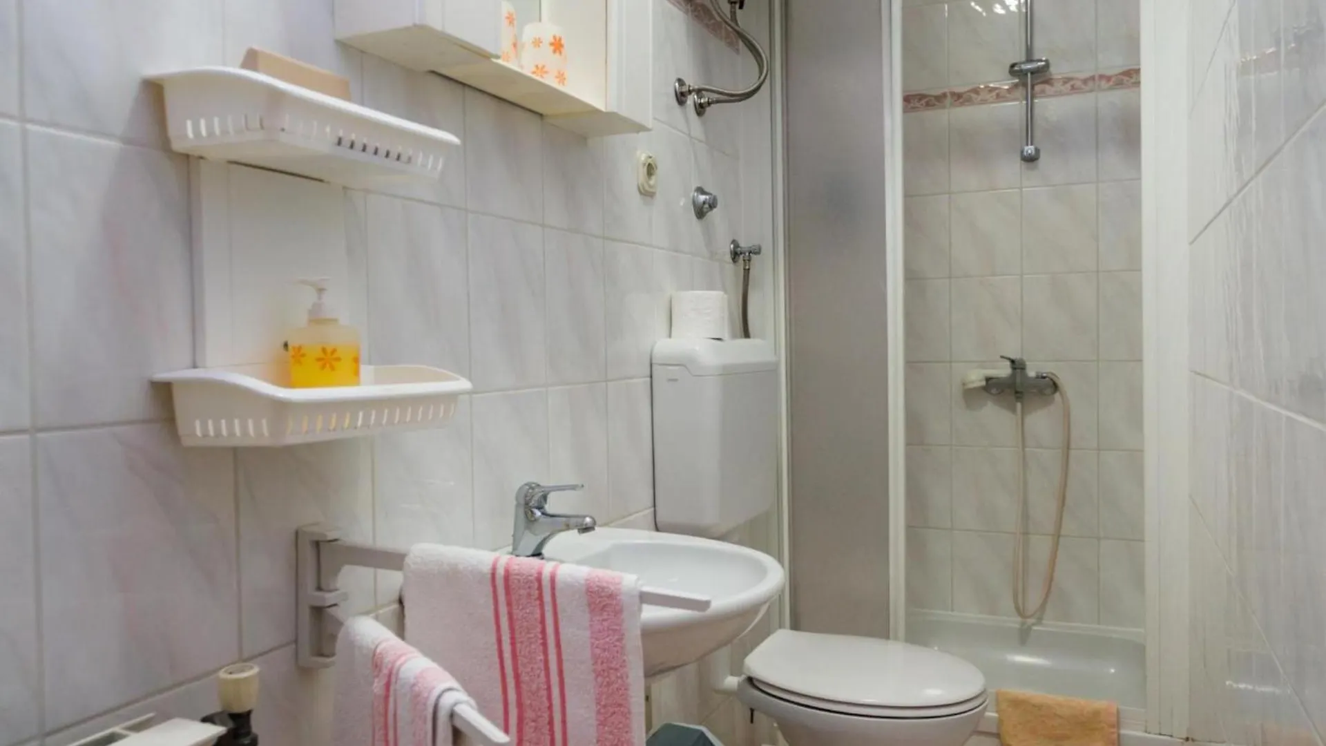 Sunny And Sleek Krk Rooms With Balcony Krk Town Guest house