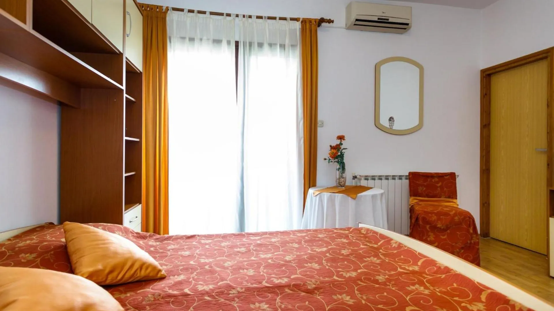 Sunny And Sleek Krk Rooms With Balcony Krk Town Croatia