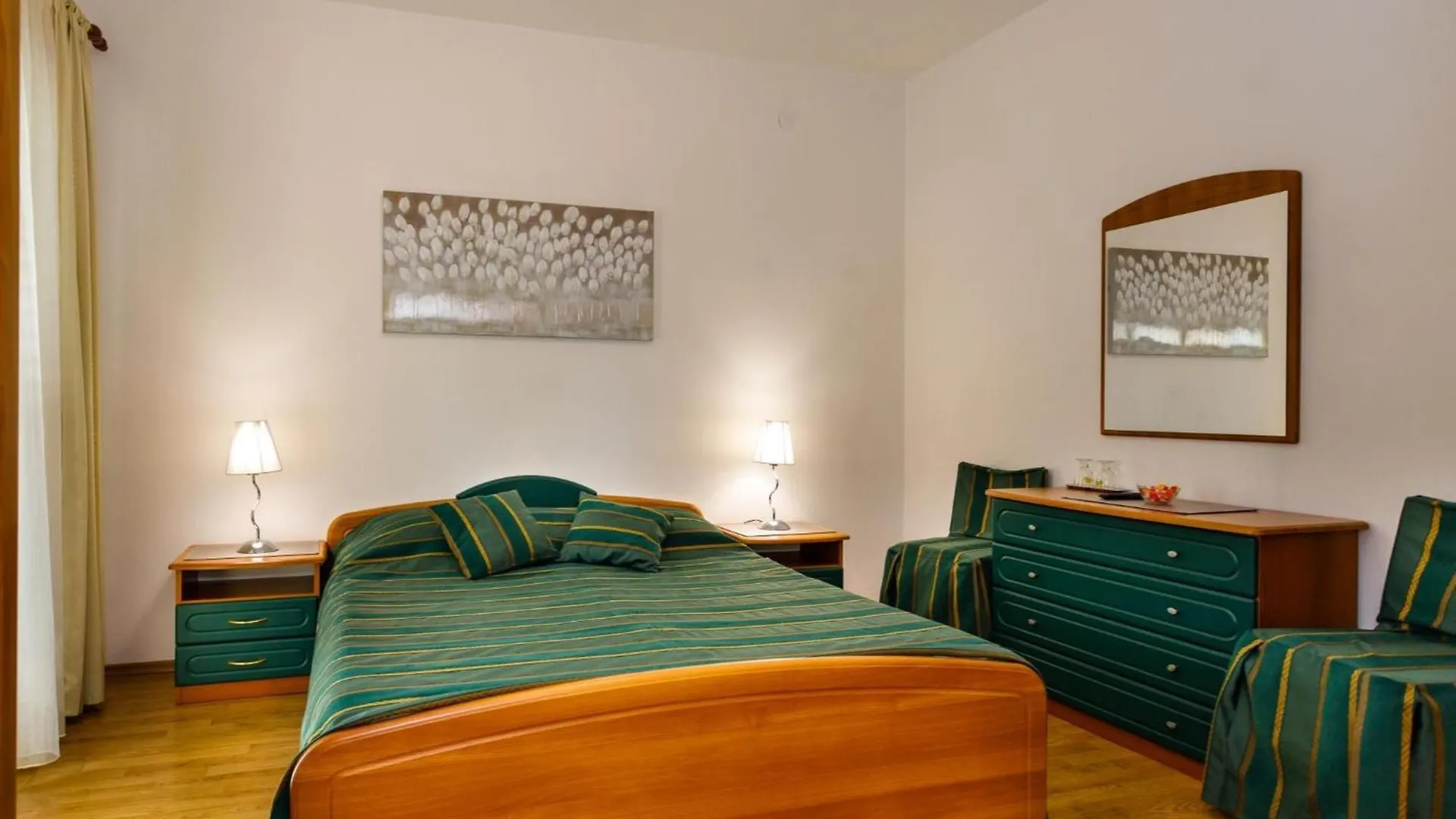 Sunny And Sleek Krk Rooms With Balcony Krk Town Guest house