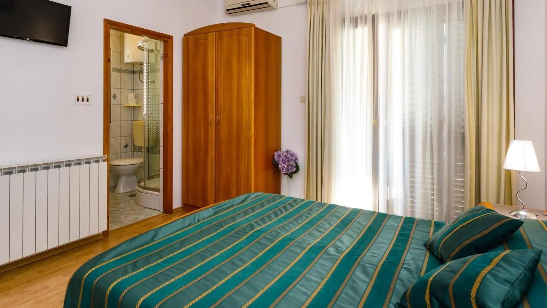 Guest house Sunny And Sleek Krk Rooms With Balcony Krk Town Croatia