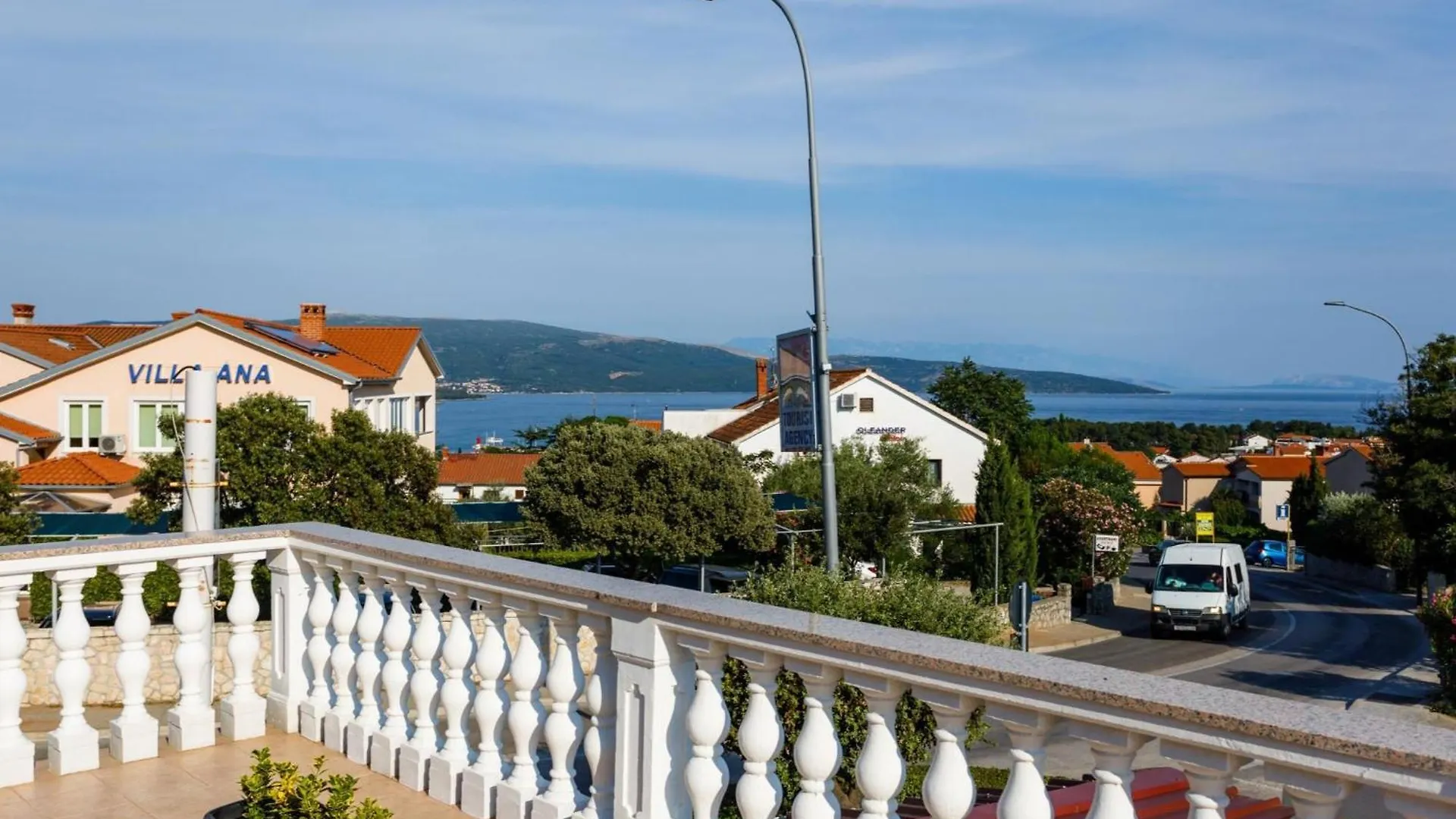 Guest house Sunny And Sleek Krk Rooms With Balcony Krk Town